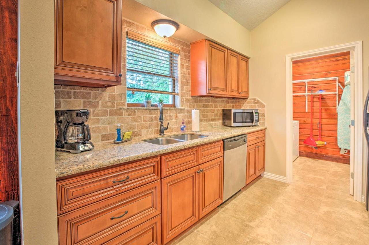 Spacious Kemah Clear Lake Home With Porch And Fire Pit Eksteriør billede