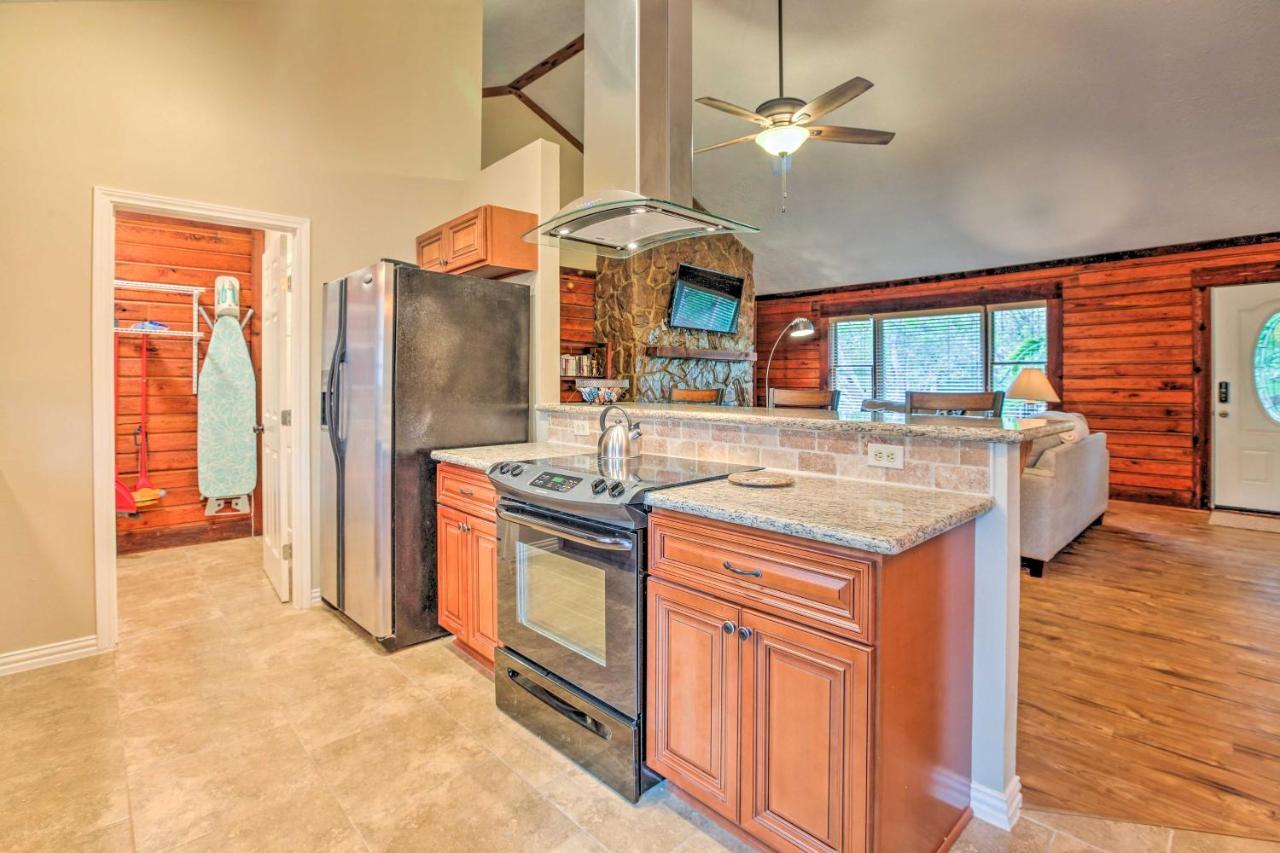 Spacious Kemah Clear Lake Home With Porch And Fire Pit Eksteriør billede