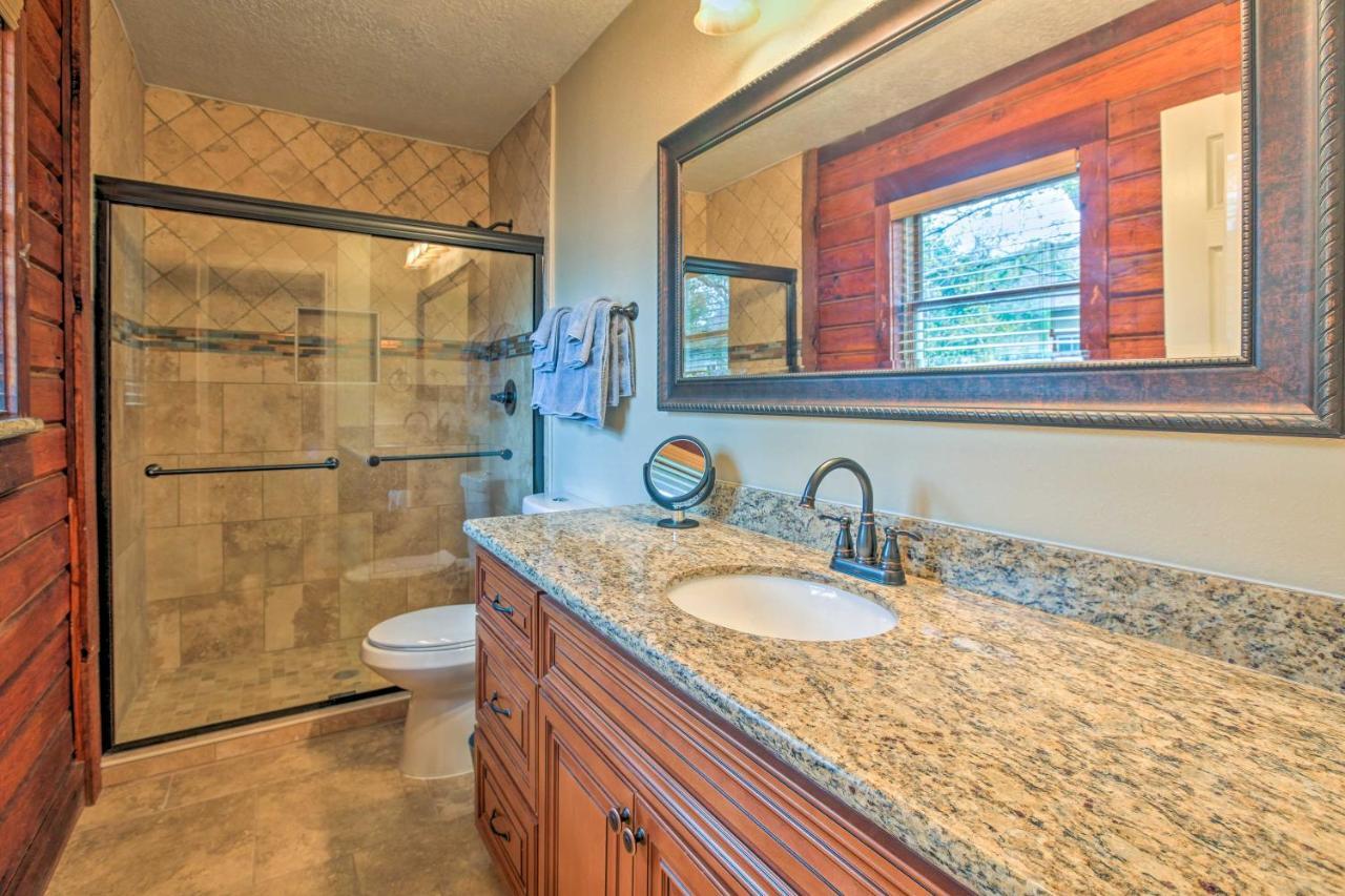 Spacious Kemah Clear Lake Home With Porch And Fire Pit Eksteriør billede